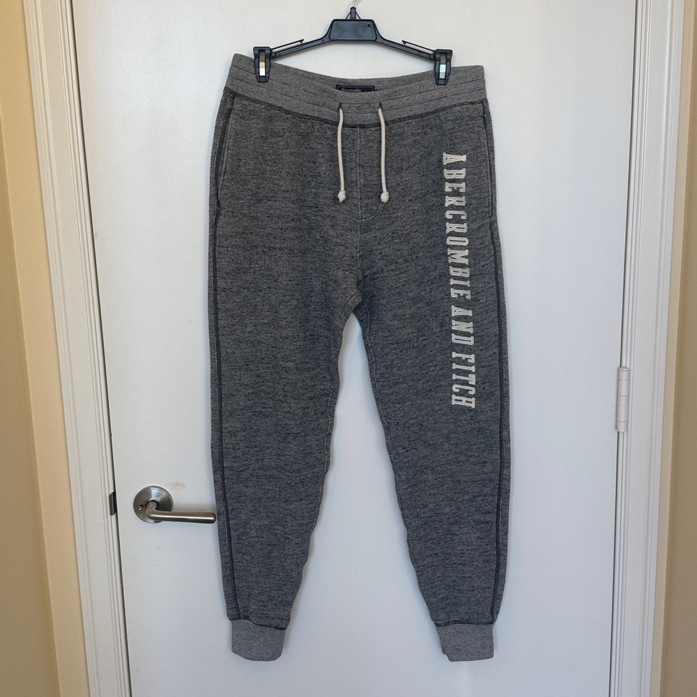Abercrombie & Fitch Men’s grey sweatpants/joggers size M